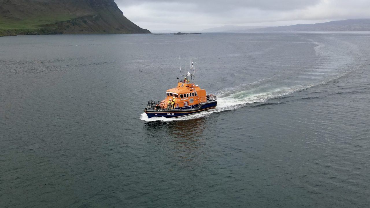 Vessel rescued off Skye after becoming entangled in  fish farm ropes
