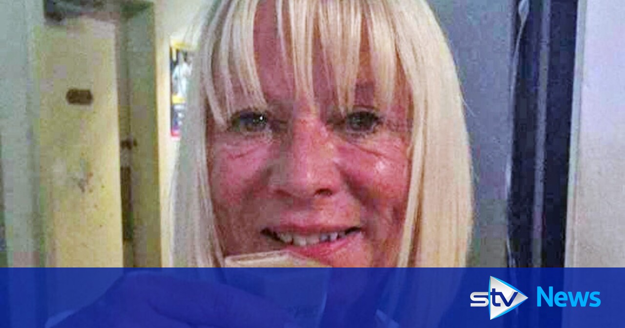 Benefits cheat who claimed she was immobile caught playing badminton and ...