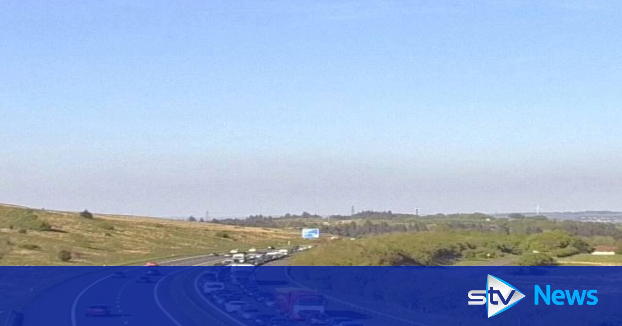 Drivers warned of hour long delays after crash on M77