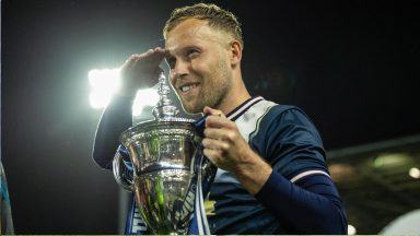 Scott Arfield signs new Falkirk deal ahead of Premiership return