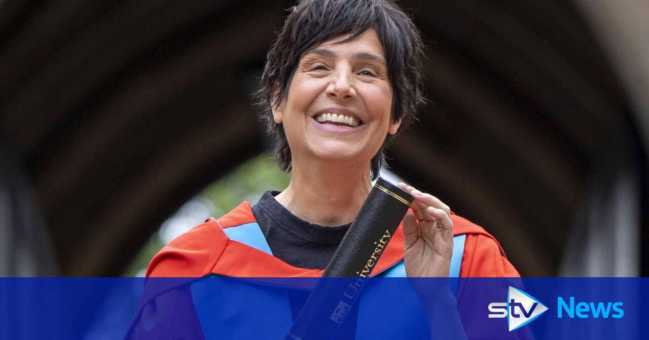 Texas-Star Spiteri erinnert sich bei der Verleihung der Ehrendoktorwürde ...