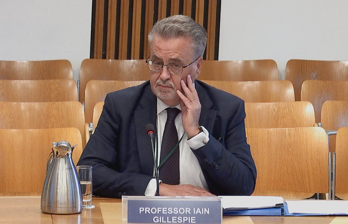 Former Dundee University principal apologises to staff and students