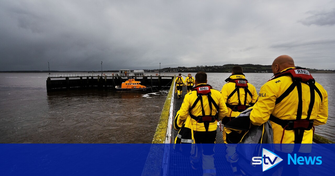Two kayakers rescued from water near Dundee after getting into difficulty