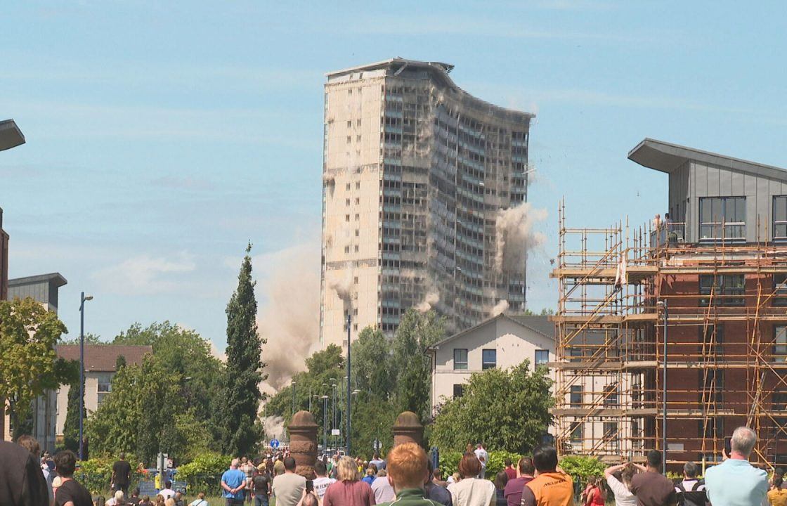 Controlled explosion tears down Glasgow high-rise tower blocks deemed ‘fire risk’