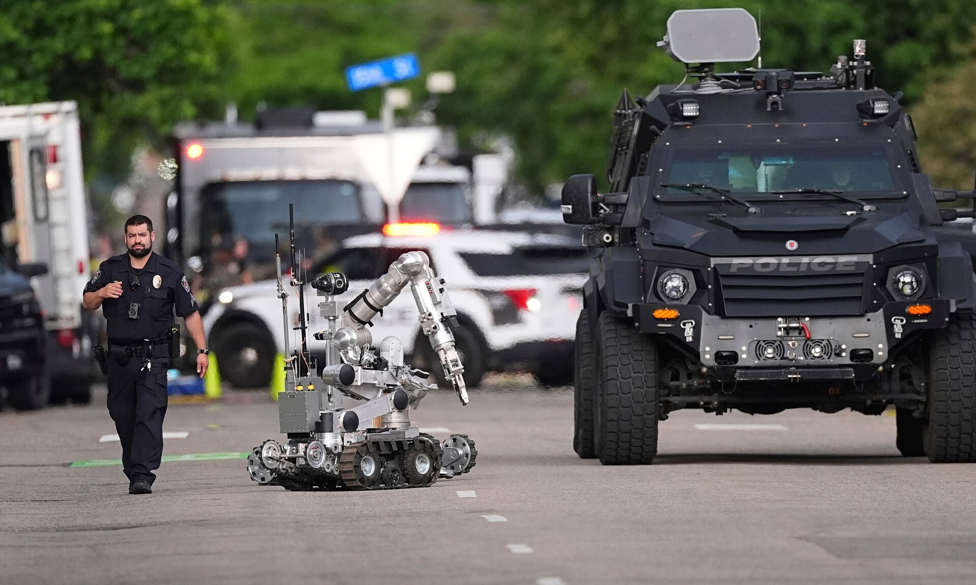 A bomb disposal robot is deployed at the Pearl Street Mall