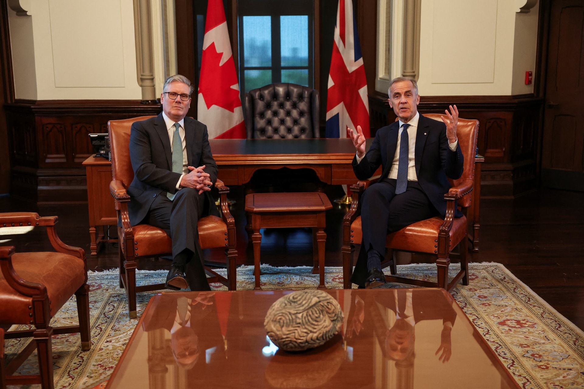 Starmer exchanged warm words with Mark Carney at the top of bilateral meetings on Sunday (Suzanne Plunkett/PA).