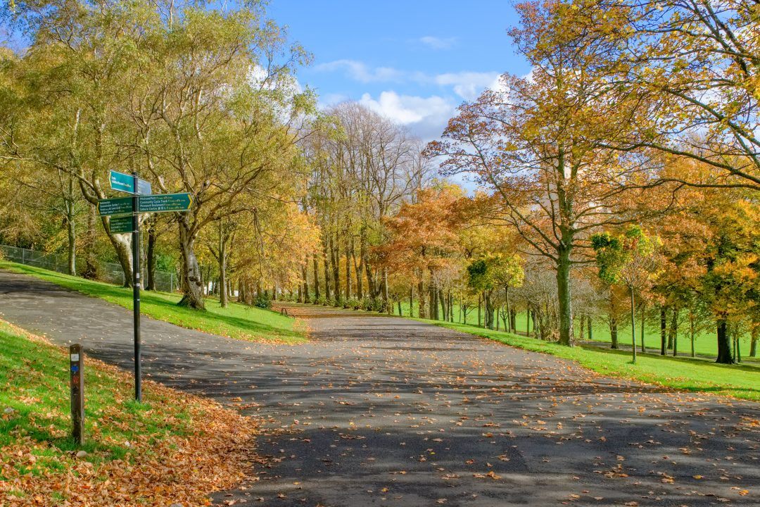 Two boys, 14, threatened with knife and robbed in Glasgow park