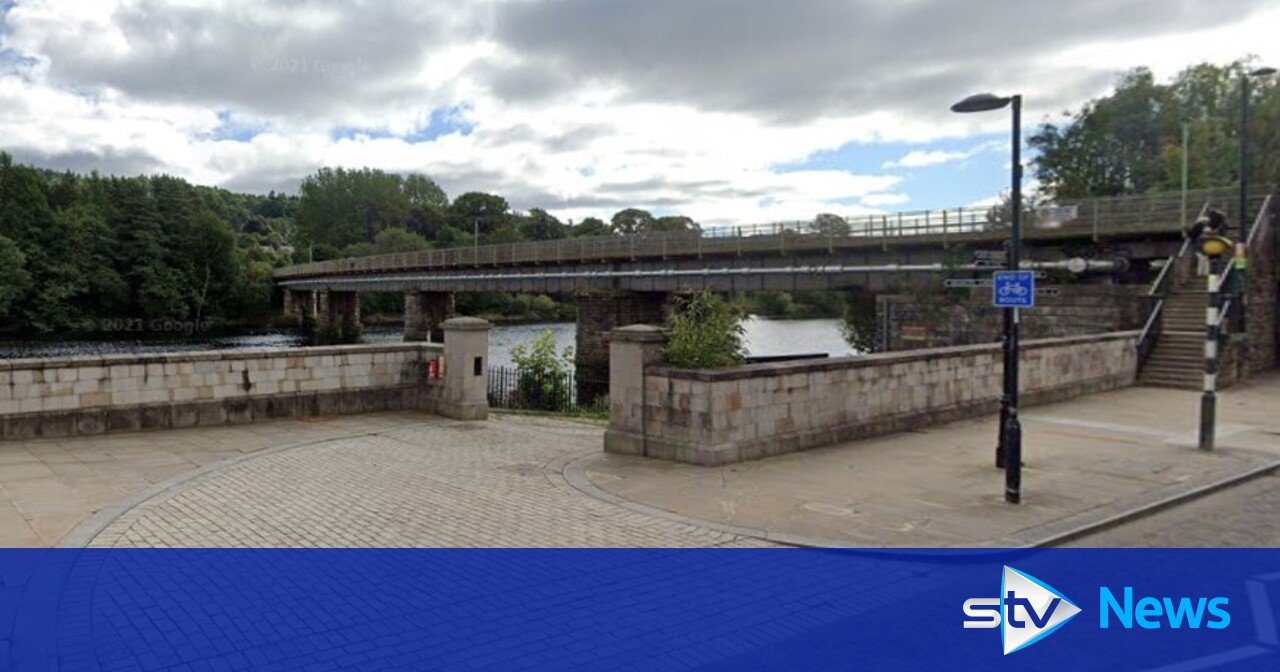 Body of man recovered after car plunges into River Tay in Perth | STV News