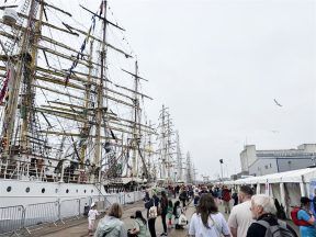 Crowds gather despite the rain to welcome Tall Ships Races to Aberdeen