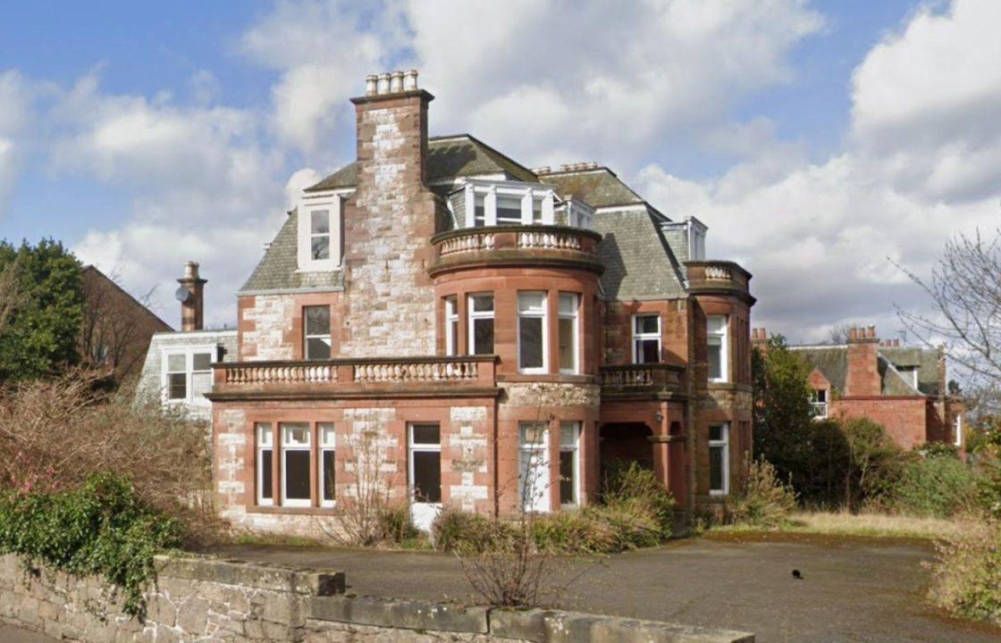 Why did East Lothian Council vote to tear down historic Golf Hotel against advice?