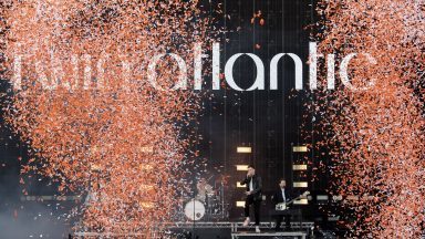 Twin Atlantic condemn politicians’ calls for Glastonbury to cancel Kneecap