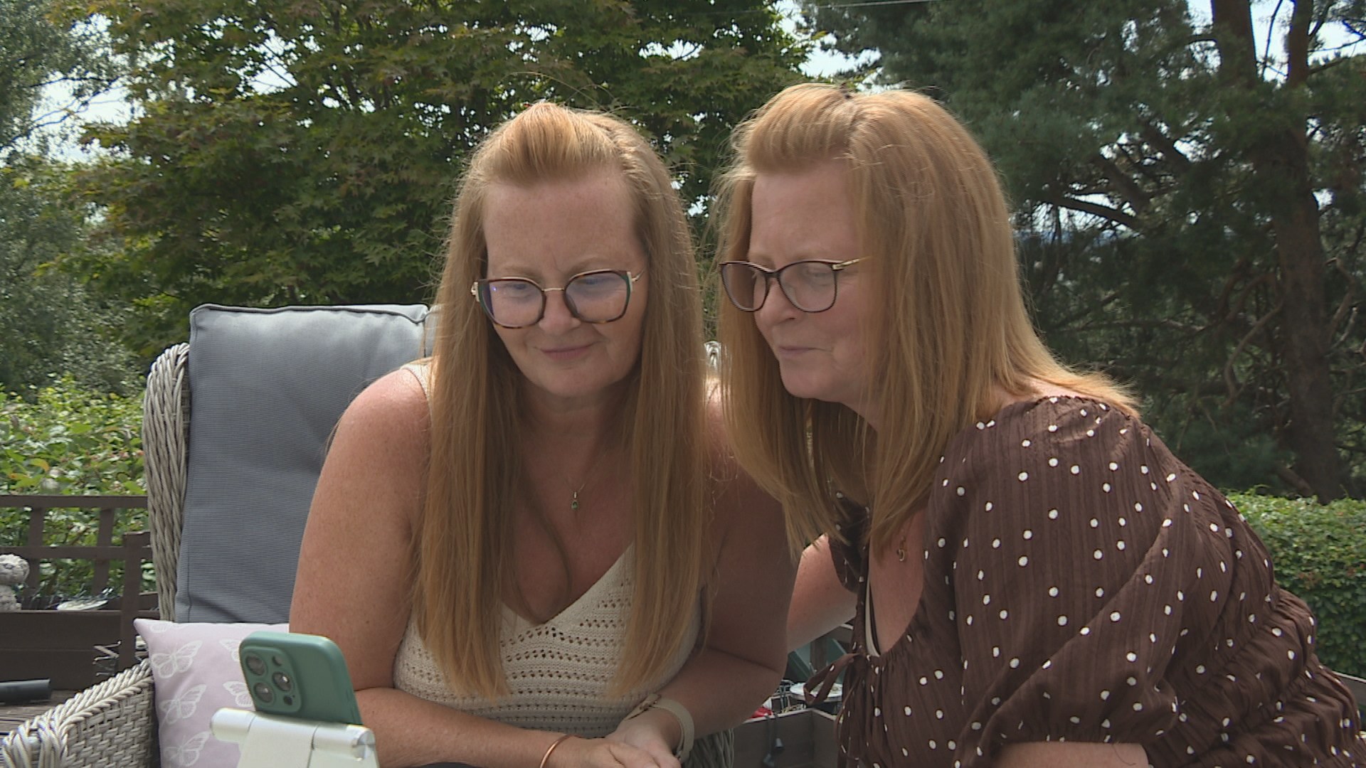Rhona and Amanda have been filming TikToks to raise awareness of breast cancer