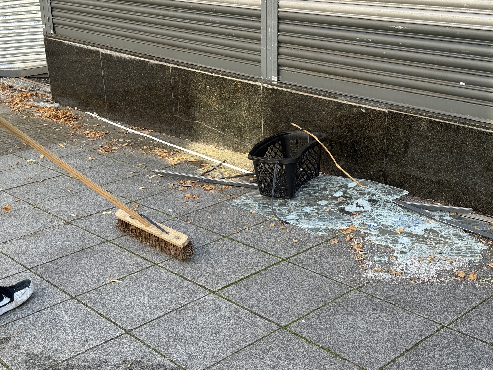 Truck crashed into Co-Op before ATM stolen in Bridge of Weir