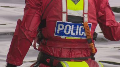 Search continues after man gets into difficulty in River Tay
