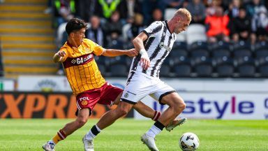 St Mirren held to goalless draw by Motherwell in Paisley