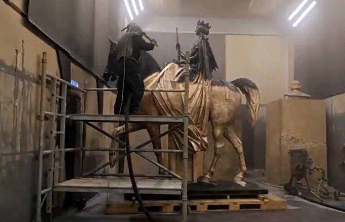 WATCH: Bronze Queen Victoria statue restored to former glory amid George Square renovations