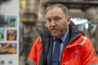 Ian Murray to cut steel on barge that will help deliver three new Navy ships
