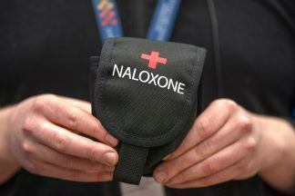 Nitazenes in drug supply lead to minister’s ‘life-saving’ naloxone plea