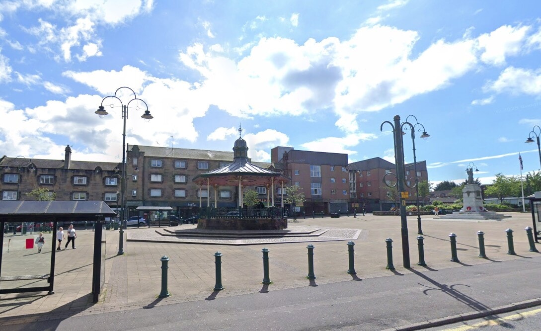 Debate over flying football club’s flag in Johnstone’s Houstoun Square