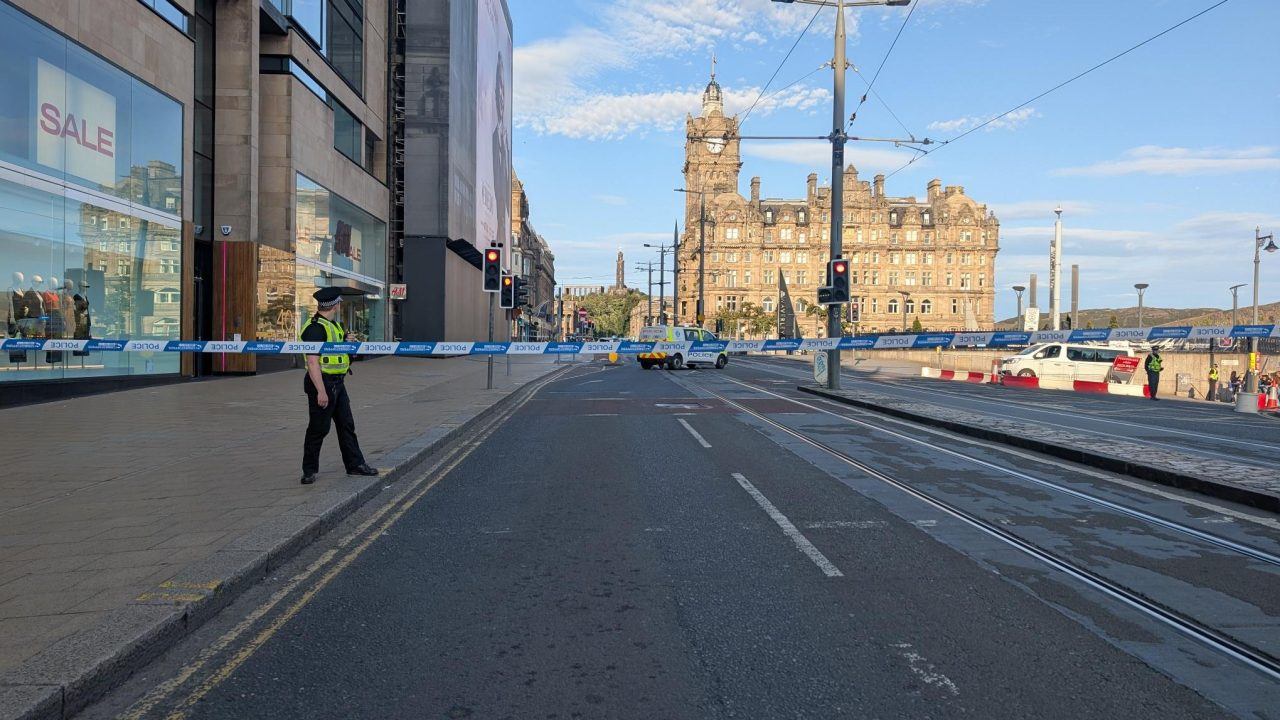 Edinburgh city centre street taped off after ‘youths throw items from roof’