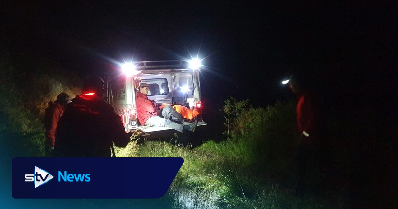 Walker&nbsp;stretchered off Loch Lomond hill after suffering leg injury