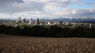 Energy company uses gas network to transport hydrogen in first test of its kind