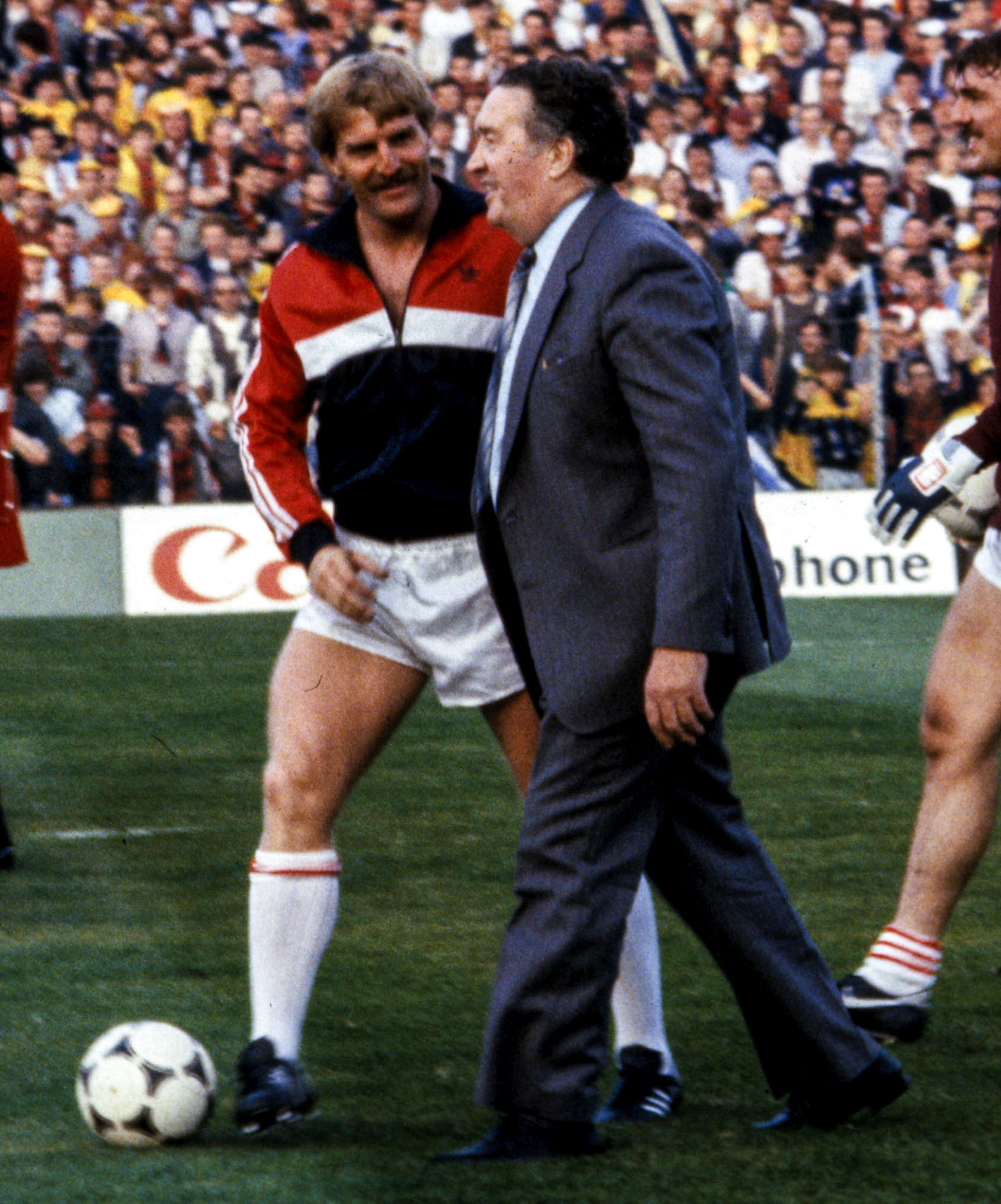 10/09/85 WORLD CUP QUALIFIER WALES v SCOTLAND NINIAN PARK Scotland manager Jock Stein (right) talks with Welsh star Robbie James before kick off.