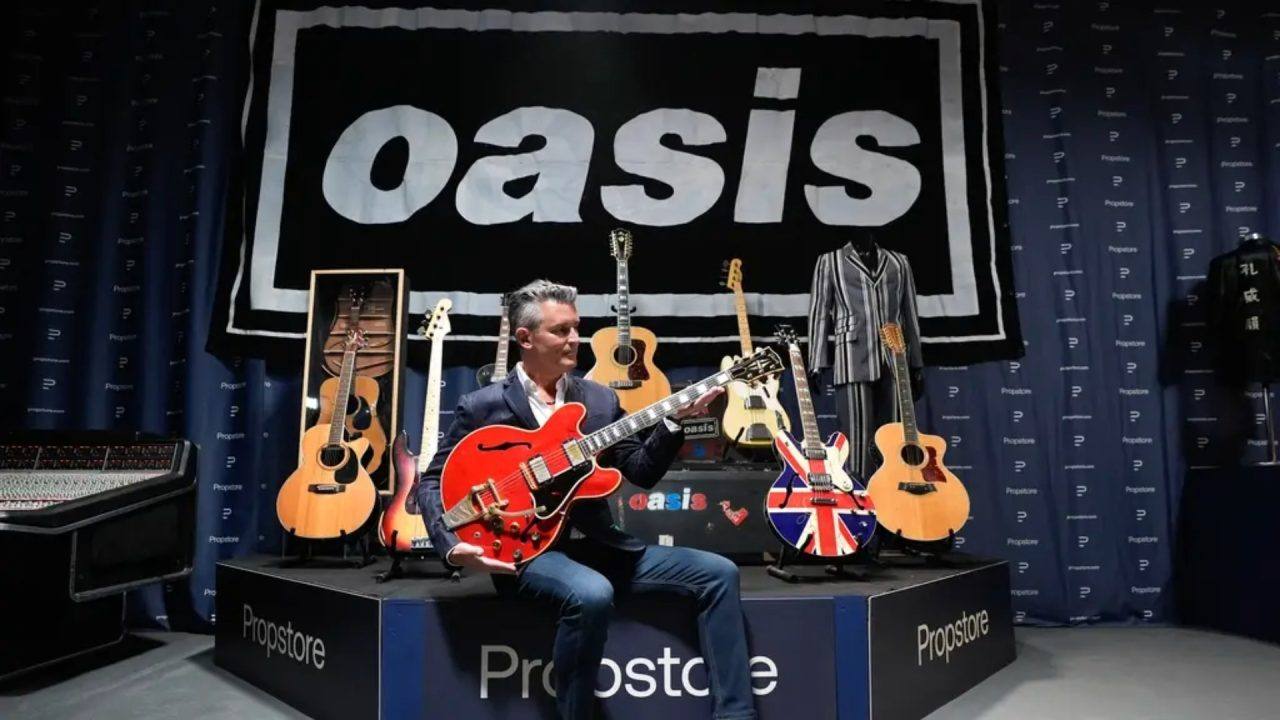 Noel Gallagher’s guitar damaged when Oasis split goes under the hammer