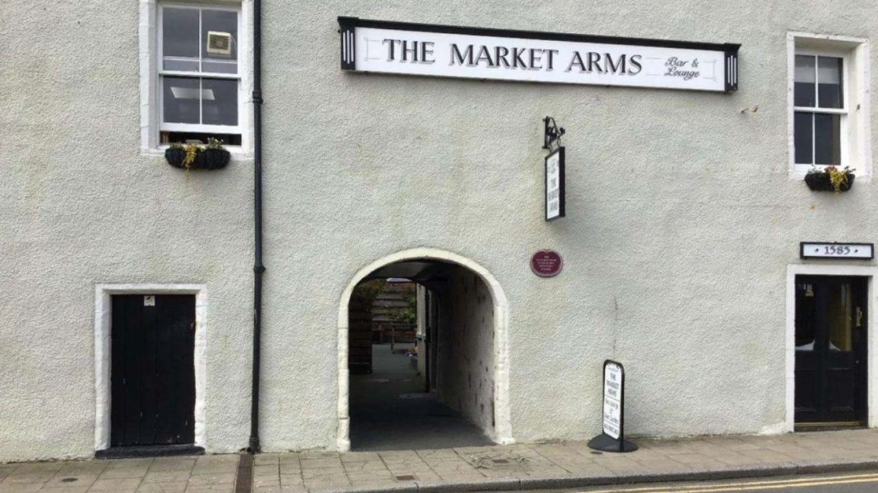 Aberdeenshire pub allowed to install gates ‘to break up potential fights’