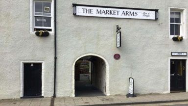 Aberdeenshire pub allowed to install gates ‘to break up potential fights’