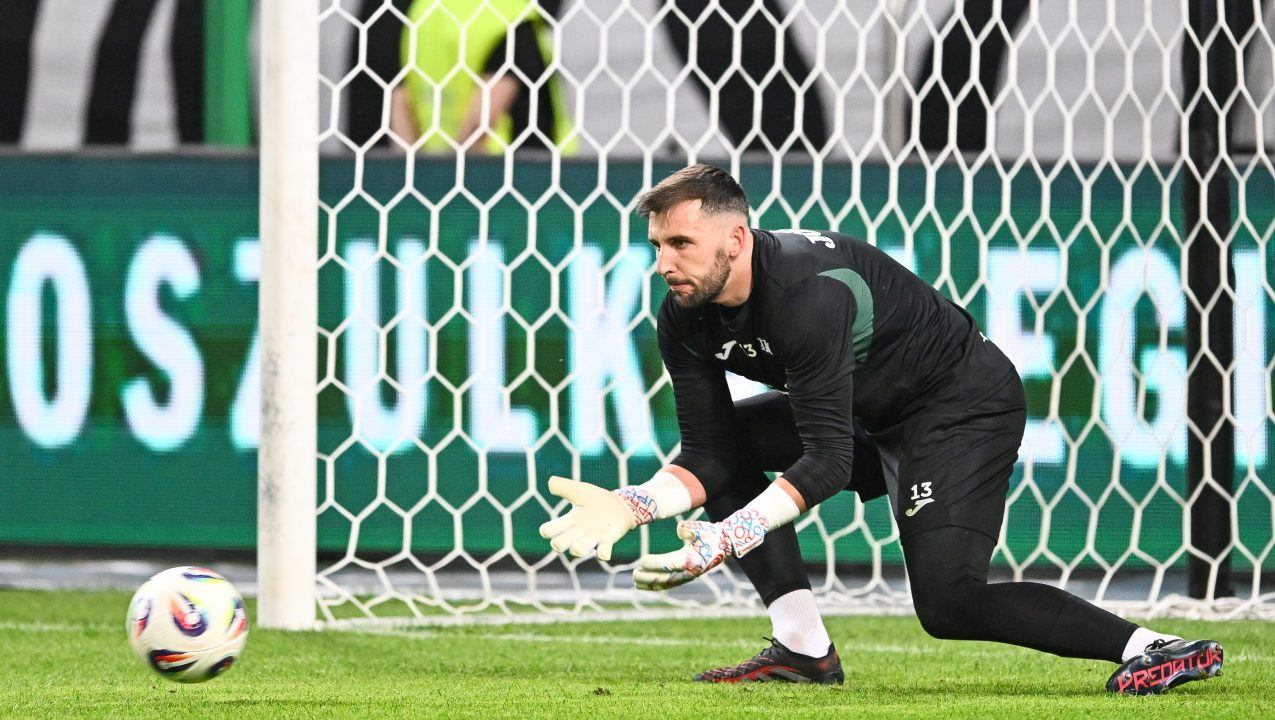 Hibernian head coach David Gray insists Jordan Smith not dropped after Raphael Sallinger starts in Falkirk