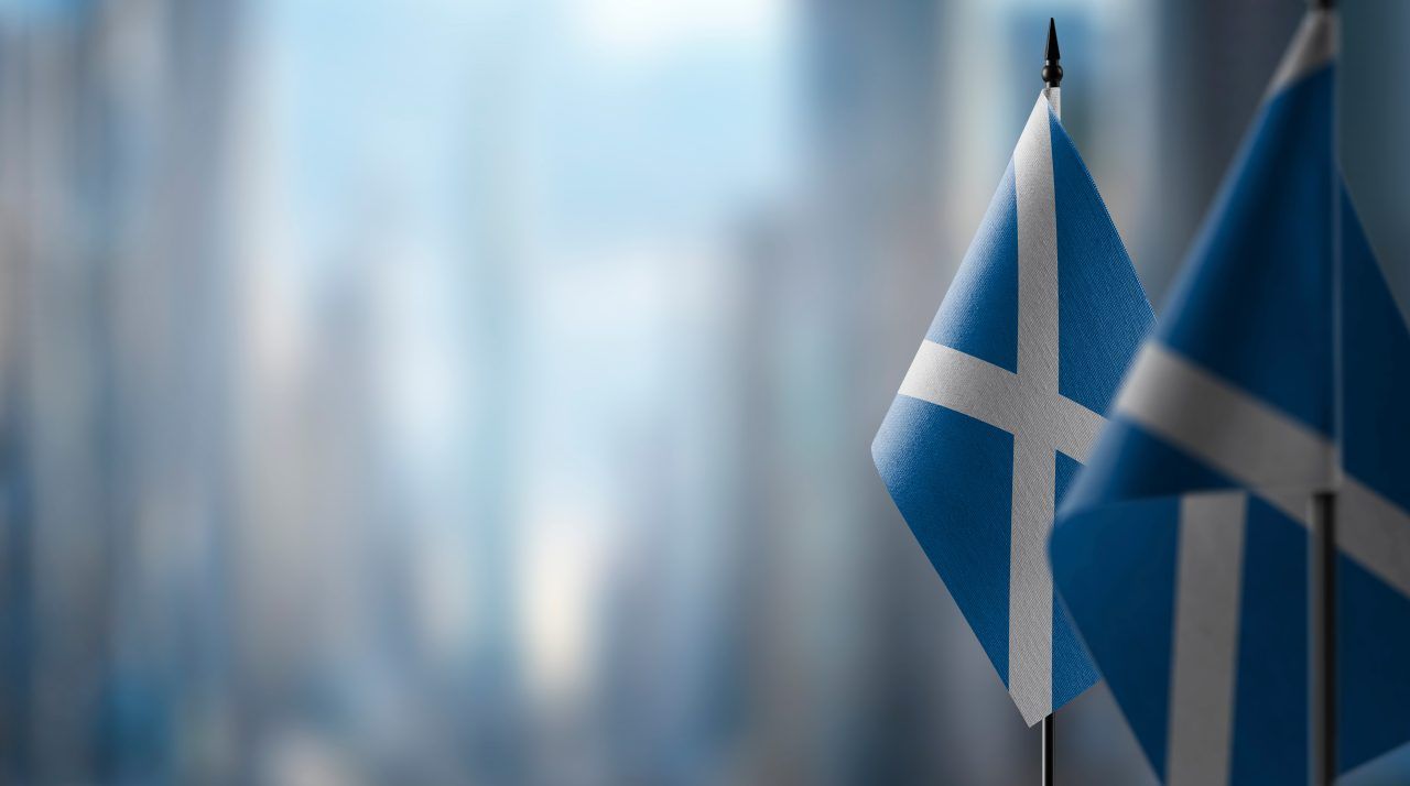 Renfrewshire Council writes to Paisley residents urging them to remove flags from lampposts