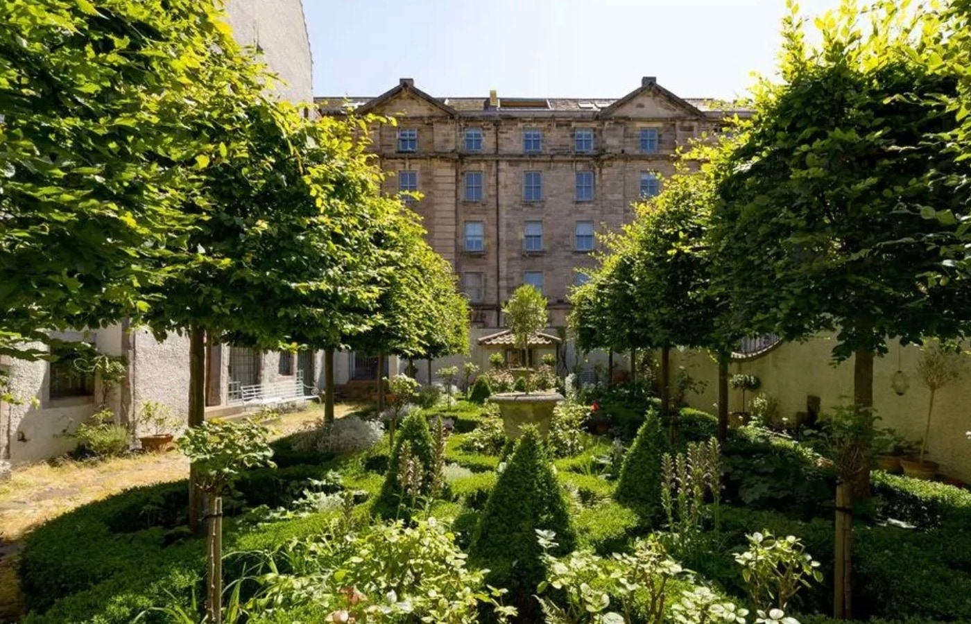 The outside of the house also underwent a transformation with the introduction of Renaissance-style garden.