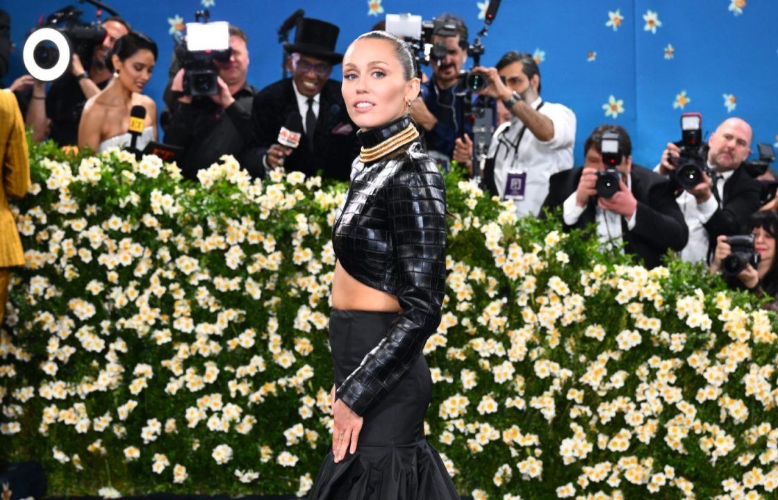 Miley Cyrus says her mother Tish Cyrus told her to stay with the ‘wrong guy’ because he was hot