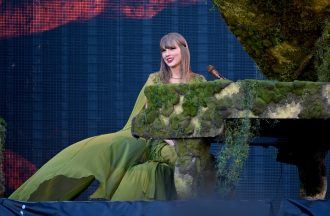 Man accused of upskirting schoolgirl at Taylor Swift concert in Edinburgh walks free from court