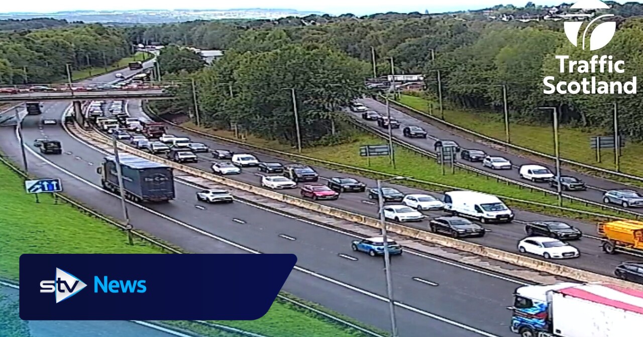 M77 blocked at rush hour due to crash as drivers face half an hour delays