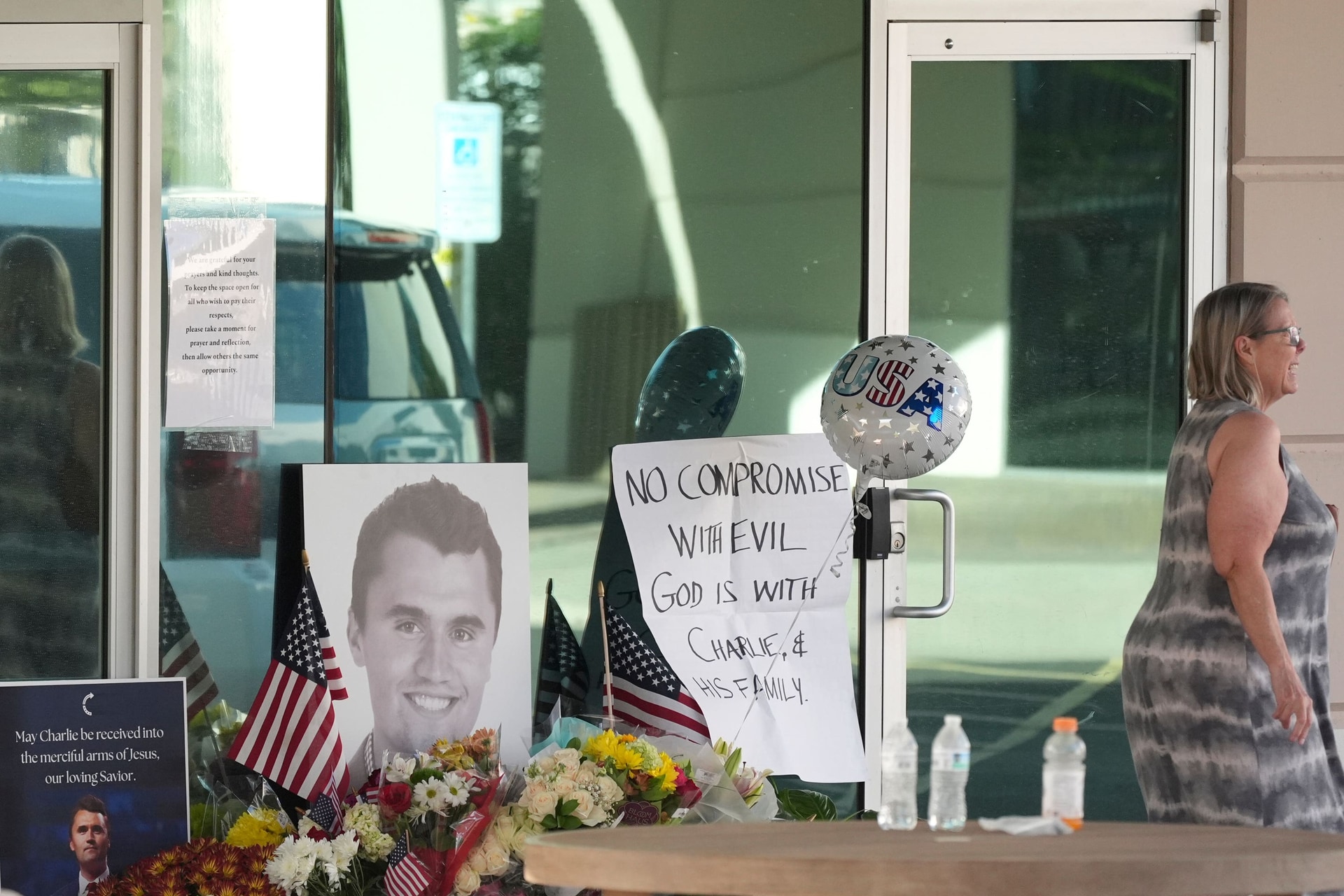 Well-wishers pay their respects at a makeshift memorial at the national headquarters of Turning Point USA /Ross D Franklin/AP)