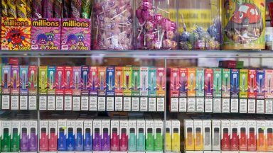Call for plain packaging for vapes to reduce use by teenagers