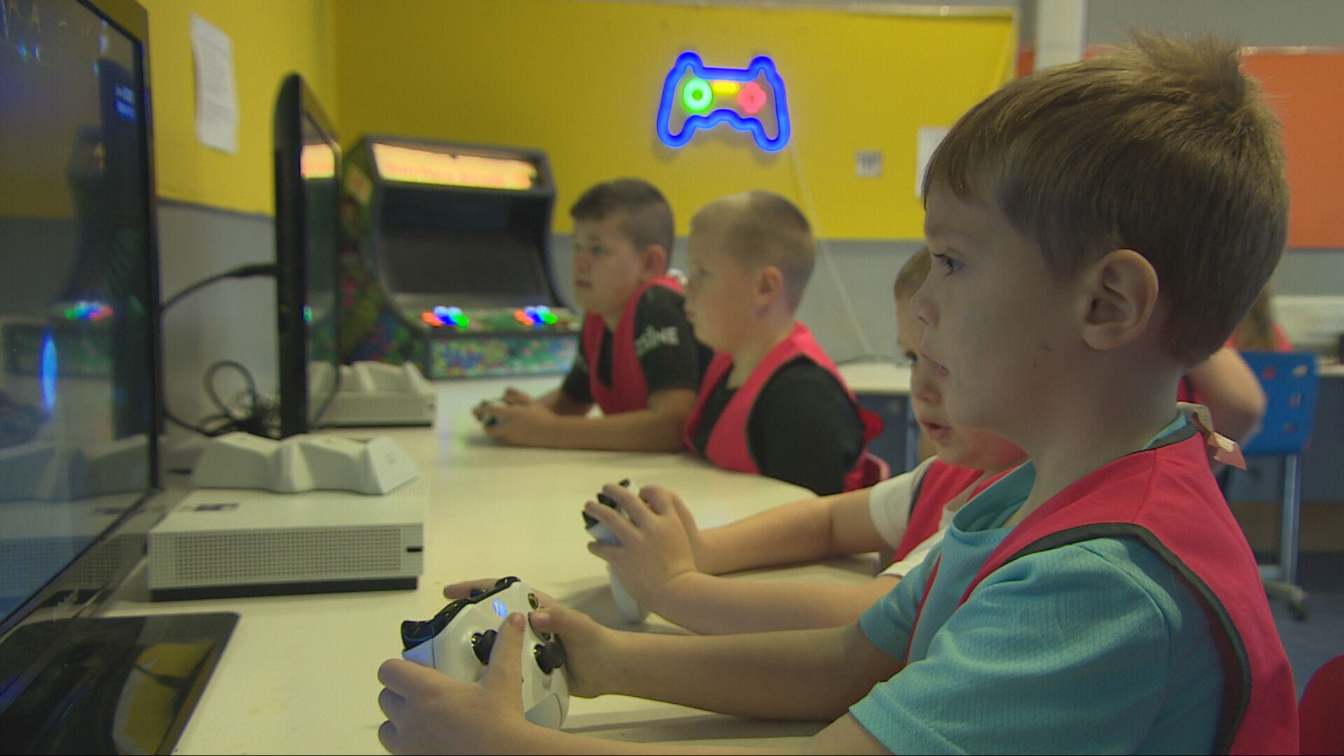 Children can play games and learn new schools in the computer room