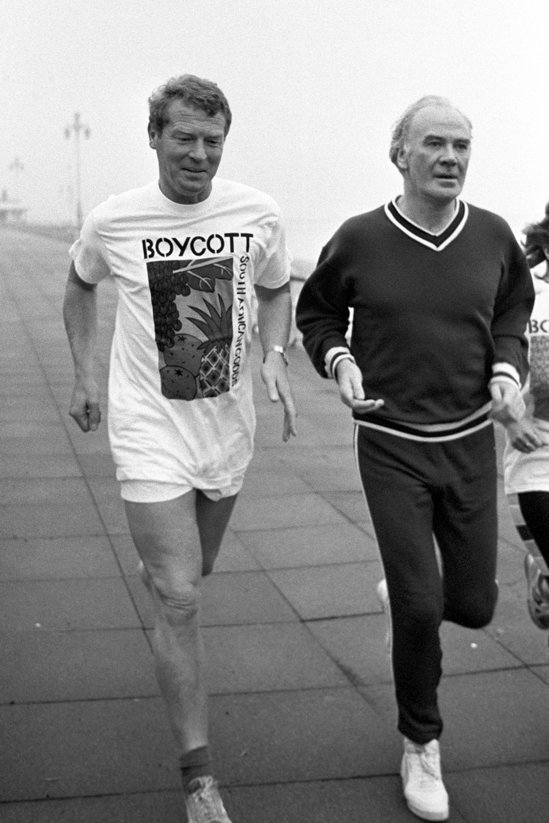 Paddy Ashdown jogs along on the sponsored run ‘Democrats against Apartheid’ with Menzies Campbell in 1989