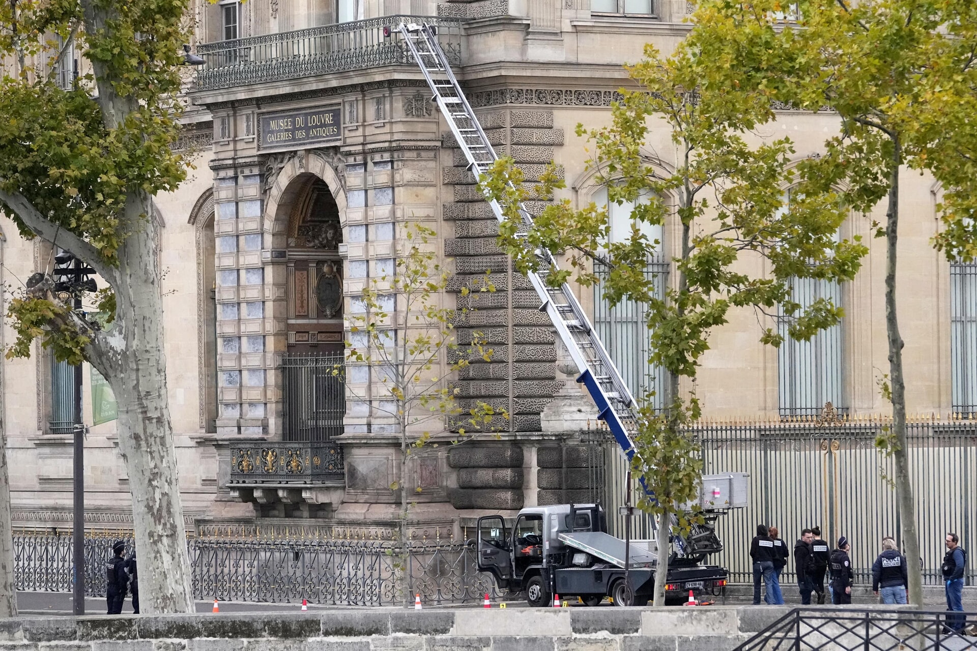 Thieves used a freight lift wheeled to the museum’s Seine-facing facade and forced a window.