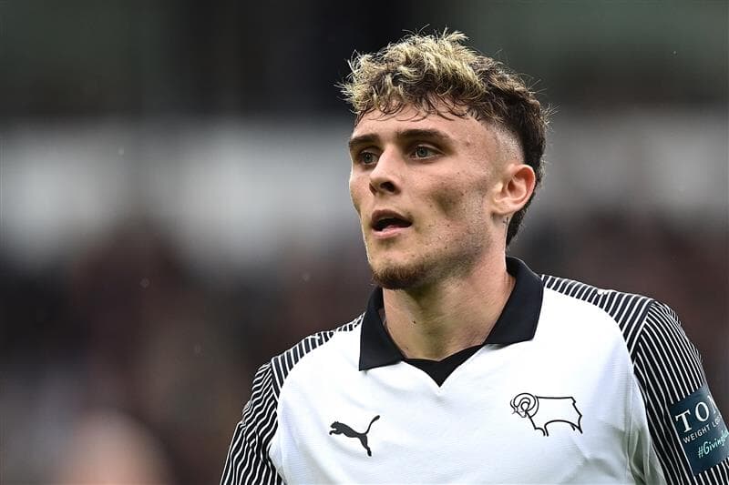 Celtic interested in signing midfielder Bobby Clark from RB Salzburg
