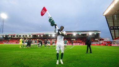 Aberdeen 1-2 Hibernian: Thibault Klidje and Elie Youan on target as Hibs win at Pittodrie