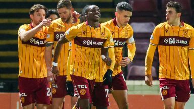 Tawanda Maswanhise scores again to help Motherwell past ten-man Hibernian