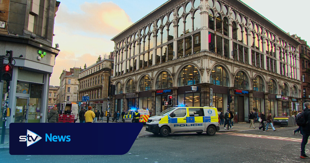 Man taken to hospital and street cordoned off after Glasgow city centre ...