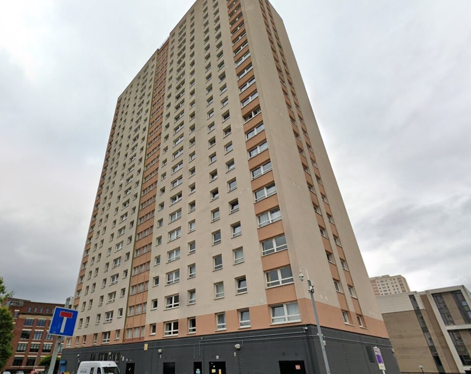 Man dies after falling from window of high-rise flat in Glasgow | STV News