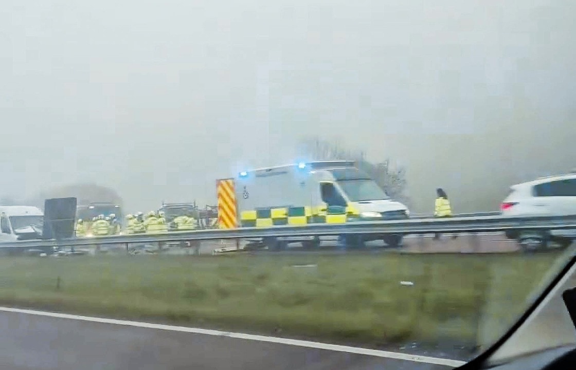 M90 closed after rush hour crash