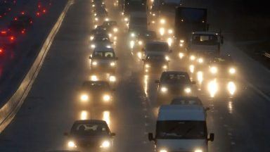 Brighter headlights more likely to cause glare for drivers, study finds