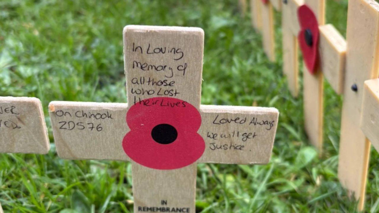 UK ministers have finally agreed to meet with the families of 1994 Chinook crash victims next month.