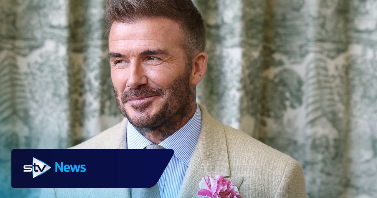 David Beckham wird in Windsor Castle zum Ritter geschlagen.